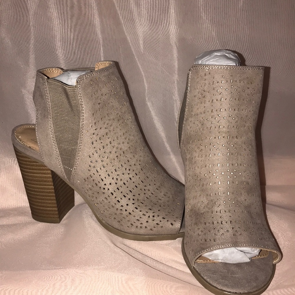 Size 6 Taupe Storm Sling Bootie